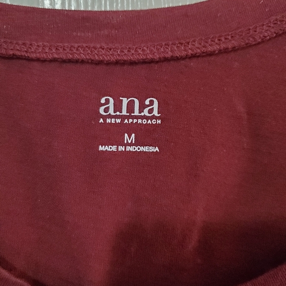 Basic Pocket Tee - Picture 2 of 3